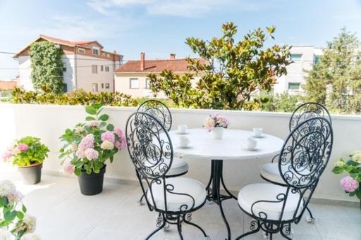 Apartments Doris Zadar Bagian luar foto